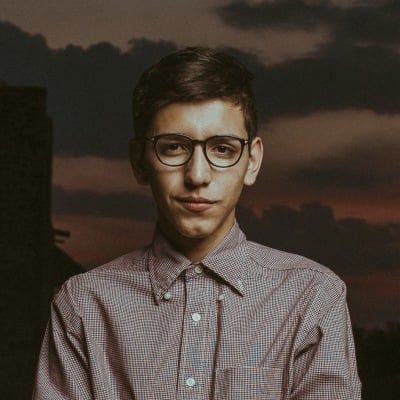 عکس یک اقا با عینک